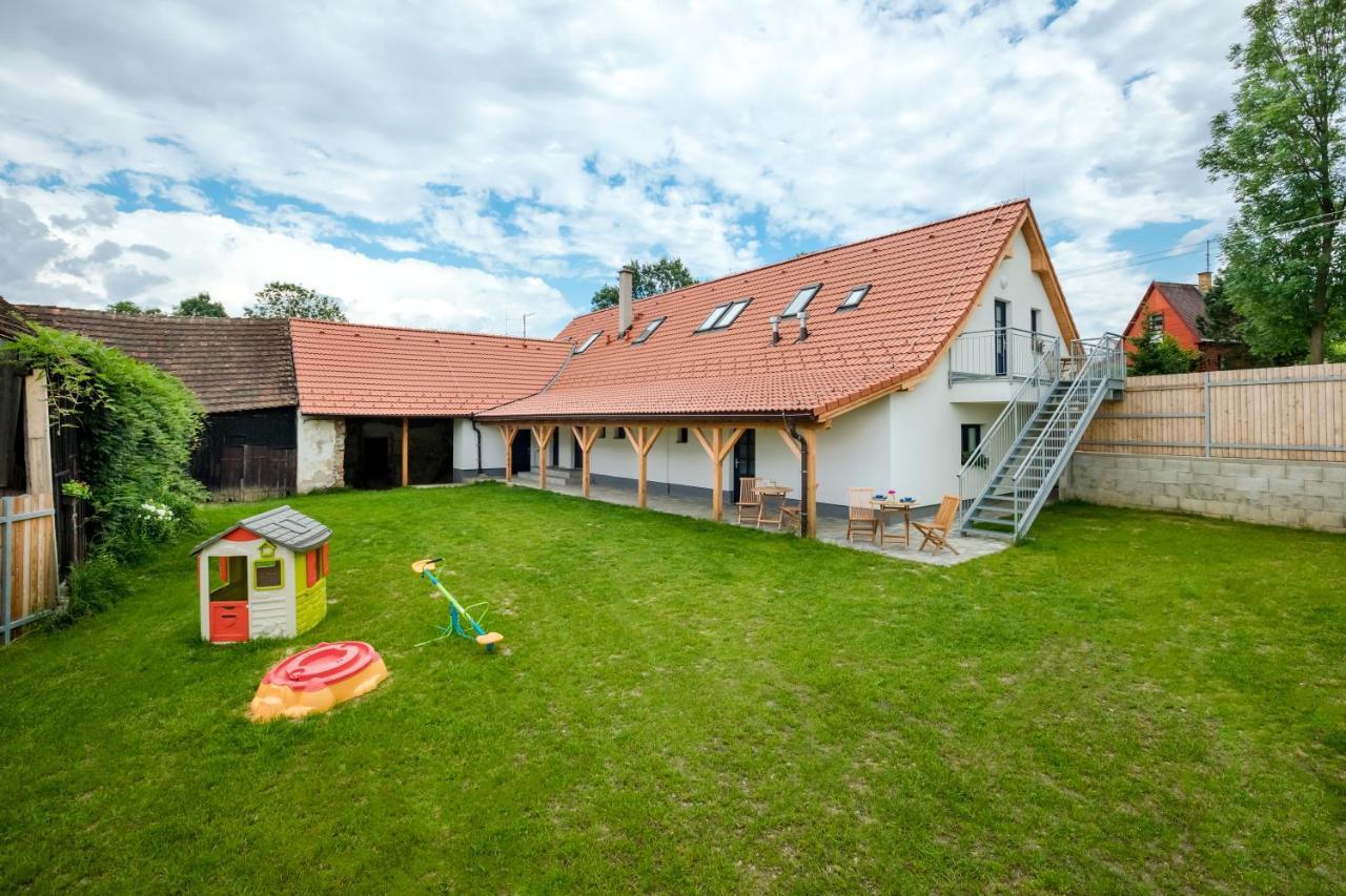 Apartmany Jedovary Trhové Sviny Extérieur photo