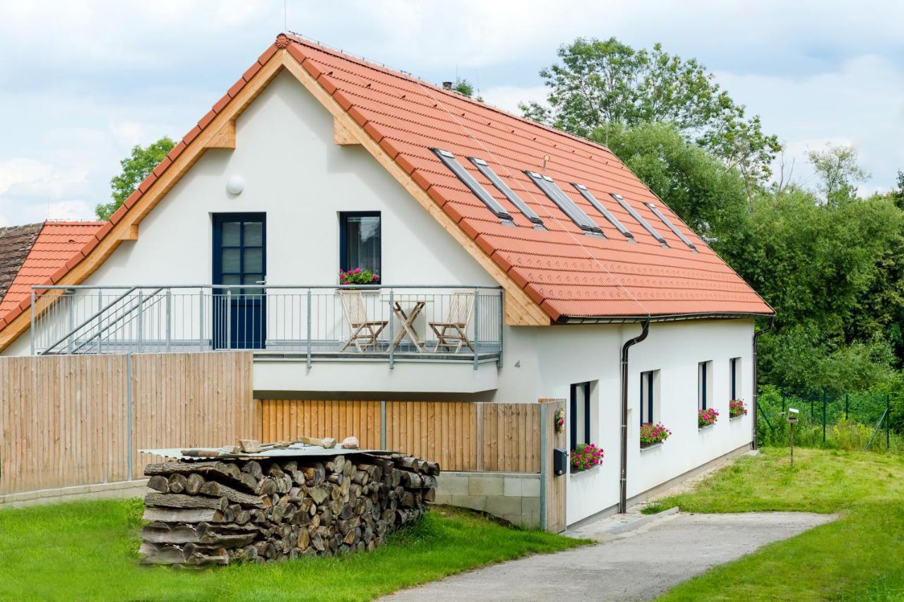 Apartmany Jedovary Trhové Sviny Extérieur photo