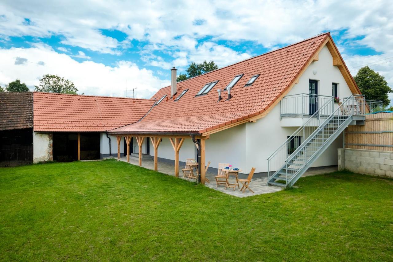 Apartmany Jedovary Trhové Sviny Extérieur photo
