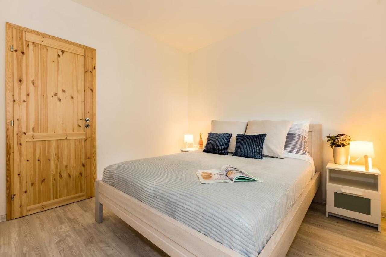 Apartmany Jedovary Trhové Sviny Extérieur photo